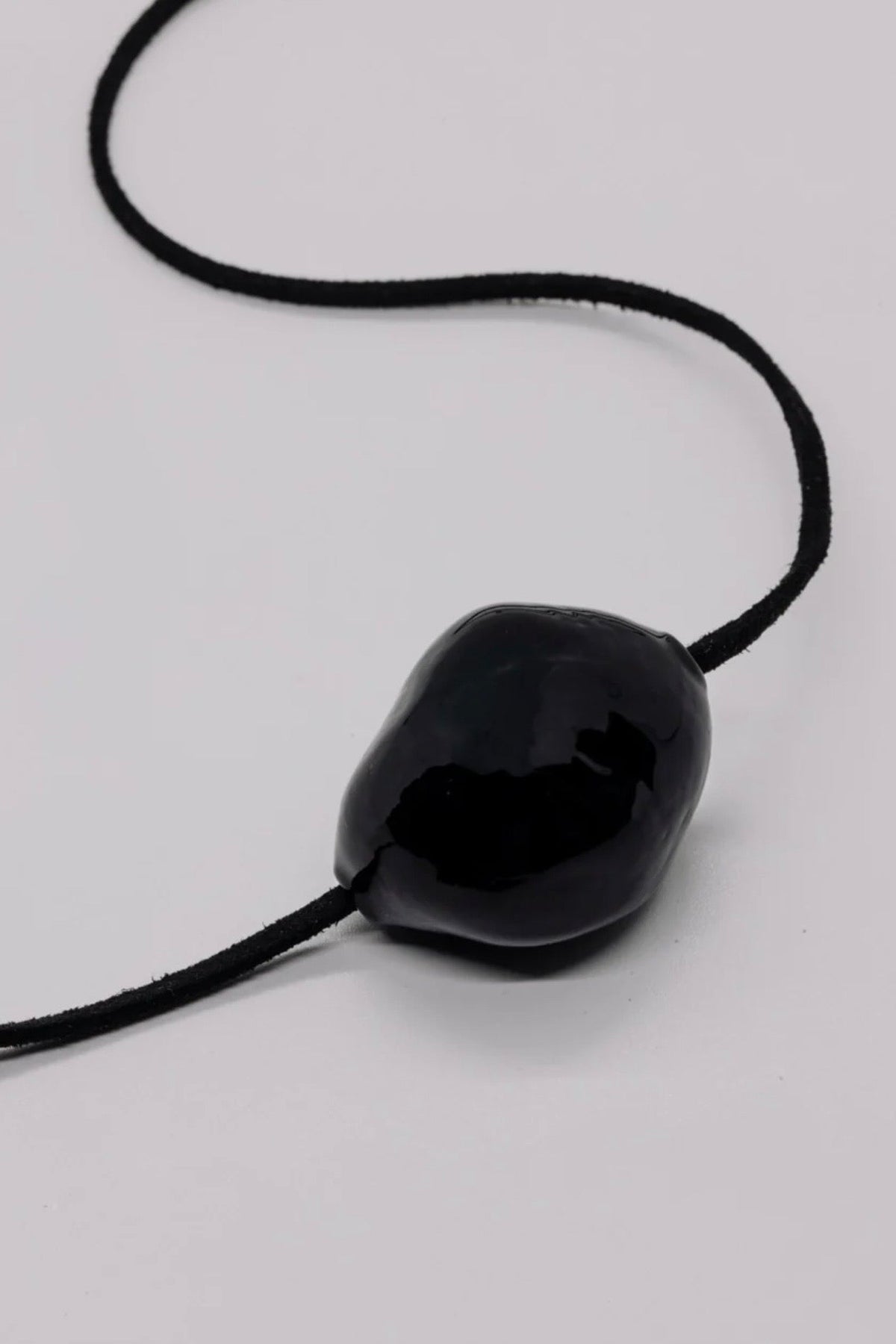 Otero Necklace in Black - By Ayllón
