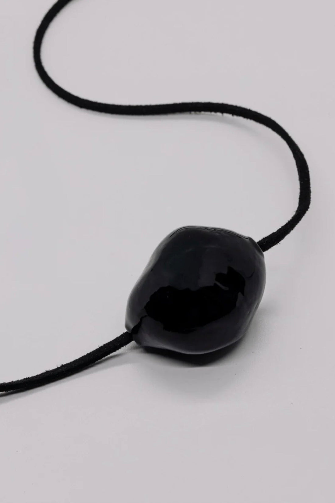Otero Necklace in Black - By Ayllón